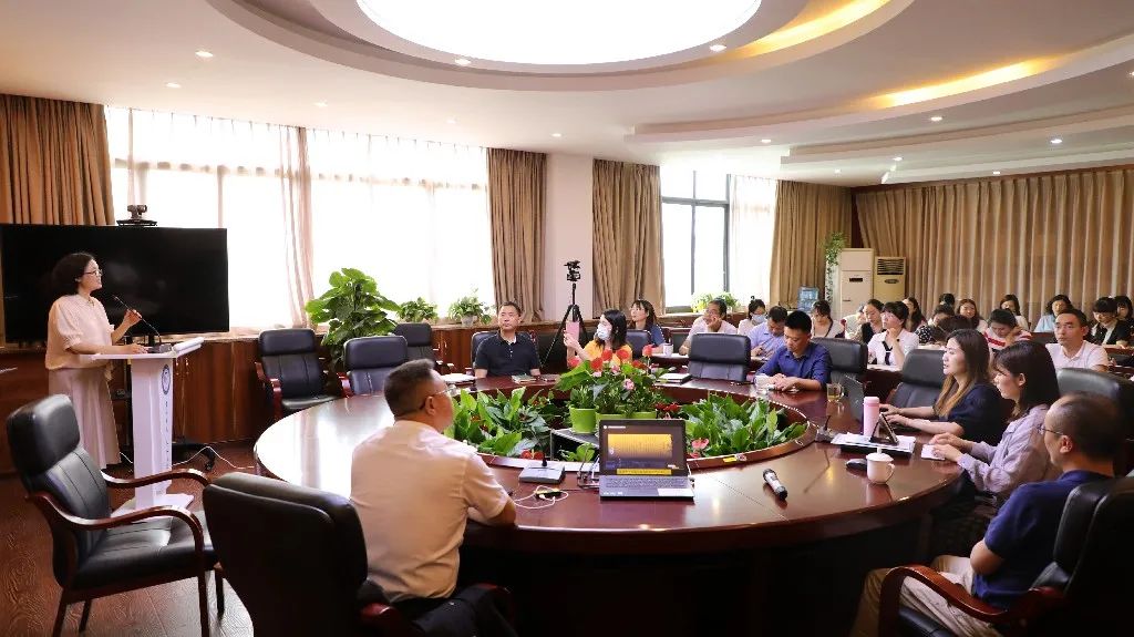 双流区棠湖小学举行景贤学院开讲仪式暨第一次集体学习活动