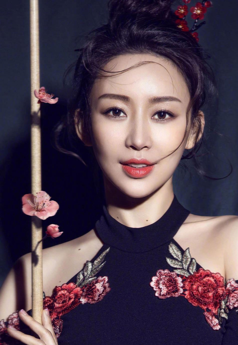 “九球天后”潘晓婷：40岁身价8亿，父亲才是她婚姻路上的绊脚石