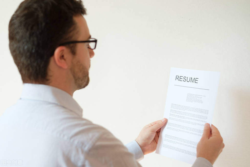 成功人士不告诉你的职场秘密：职业生涯规划=100分的简历思维