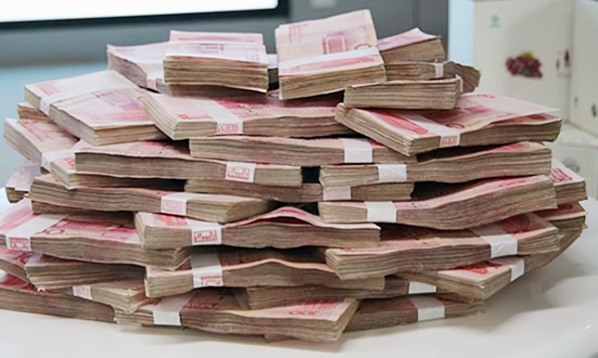 苏州一拆迁户，矮楼被别墅群包围，1000万也不拆，回家还得渡河