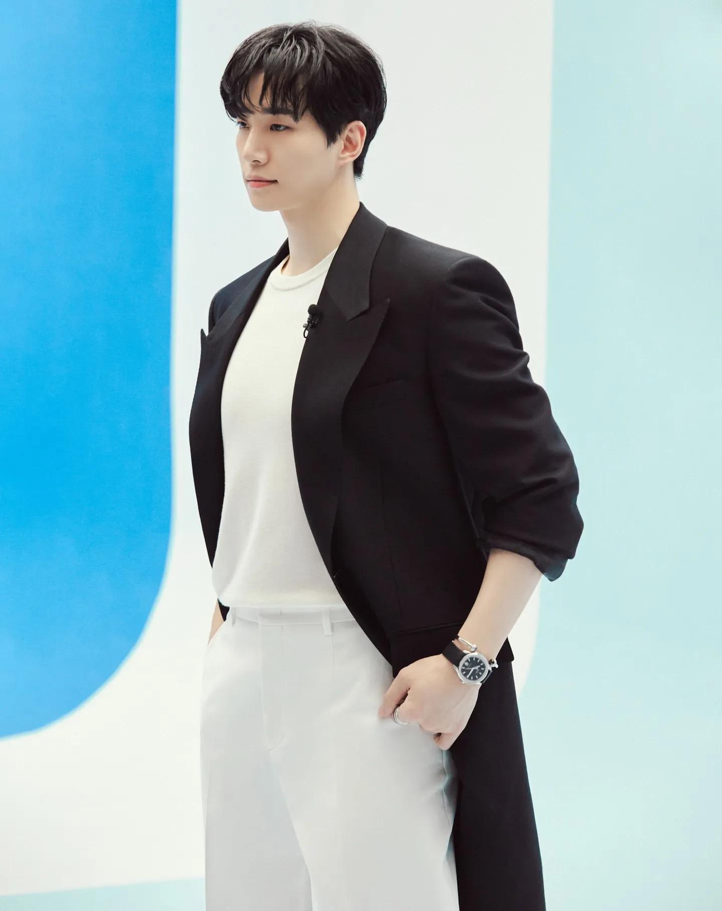 李俊昊百亿韩元代言瑞士高奢手表 摄影师公开花絮照