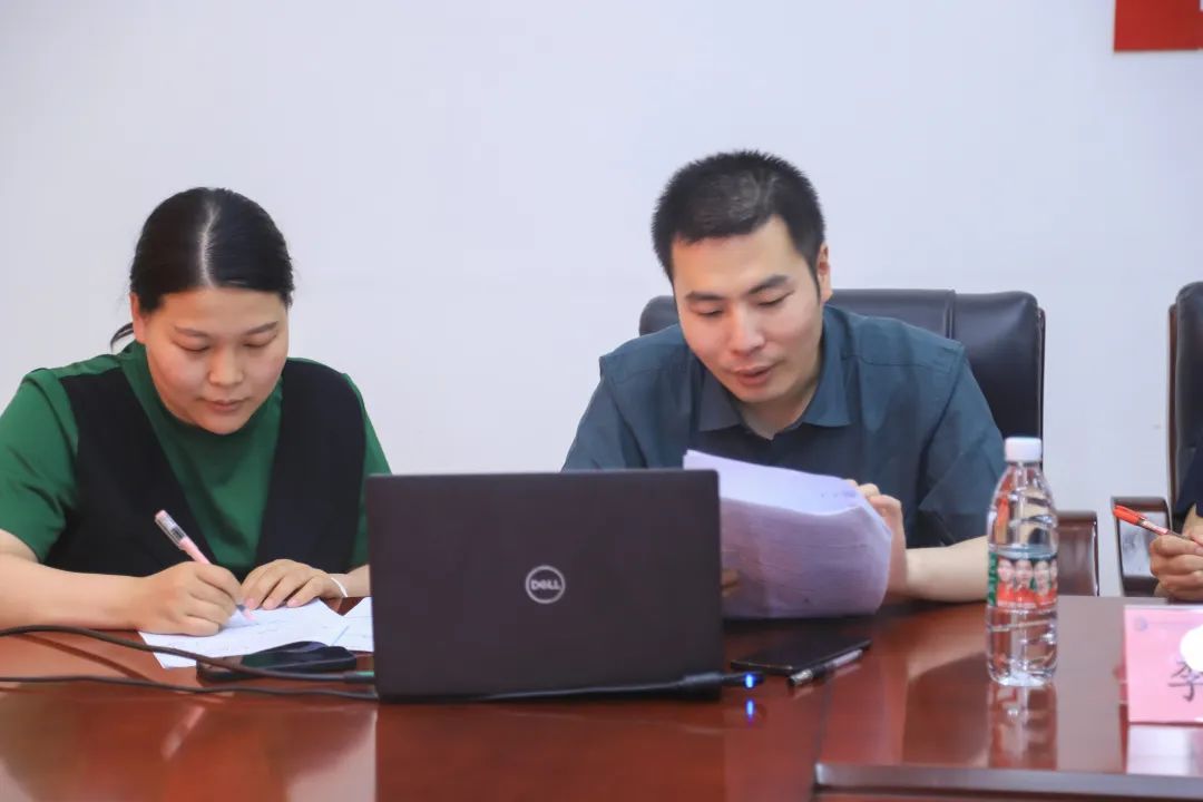 天府新区南湖小学（含北区）召开2022年教师小课题申报培训会