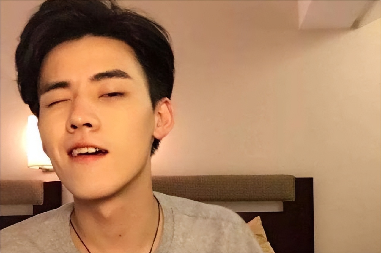 做核酸随意插队，事后卖惨装病搞特殊，任豪塌房多次怎么还不凉？