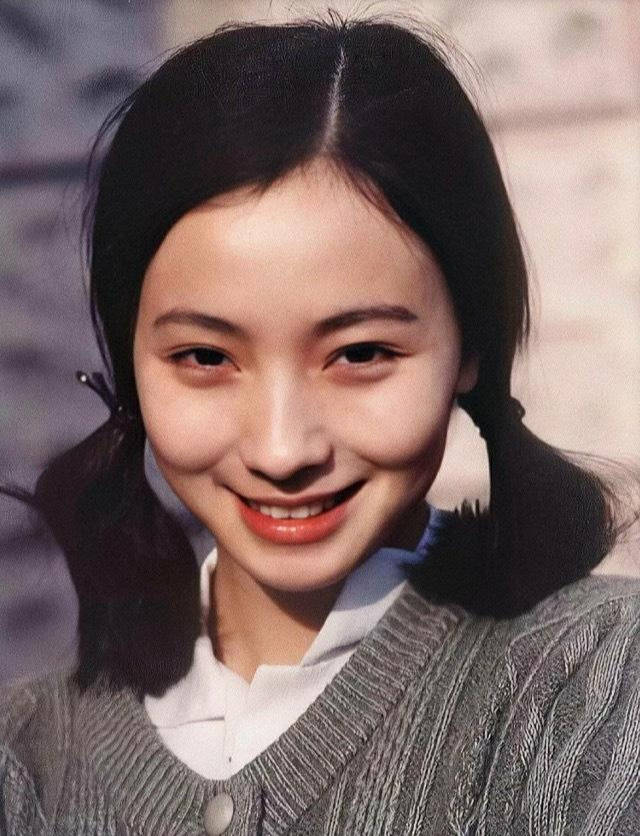 有一种“毁容”叫眼睛凹陷！杨幂比同龄人老10岁，陶虹直接认不出