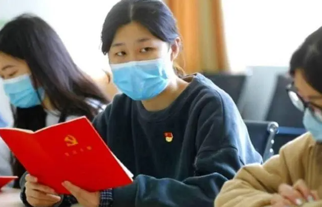 大學生入黨的決定權在這2人手里，與成績無關？大四學姐說出真相