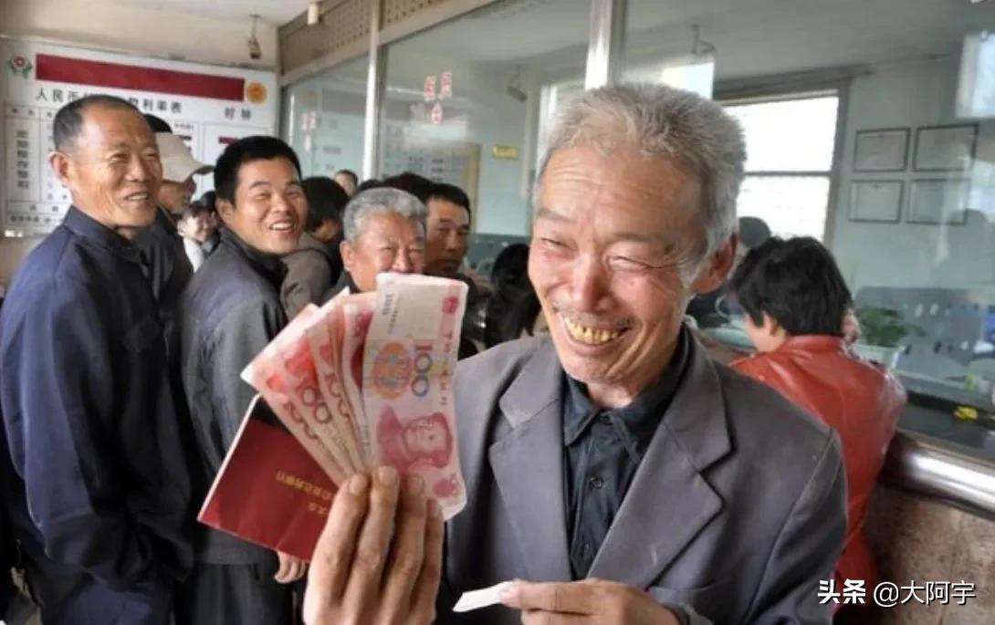 給黨齡滿40年的黨員發生活補助，農村77歲老黨員，一月能給多少？
