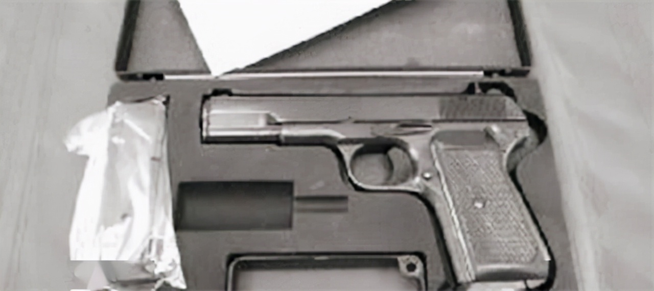 2012年击毙周克华始末，事后两名警察回忆：根本来不及去想怕不怕