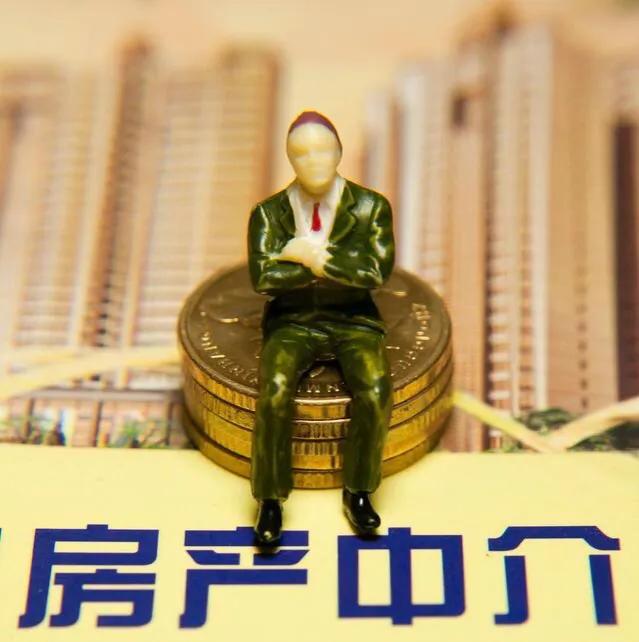 「职场直言」某知名企业入职一年不缴纳社保却是合法？