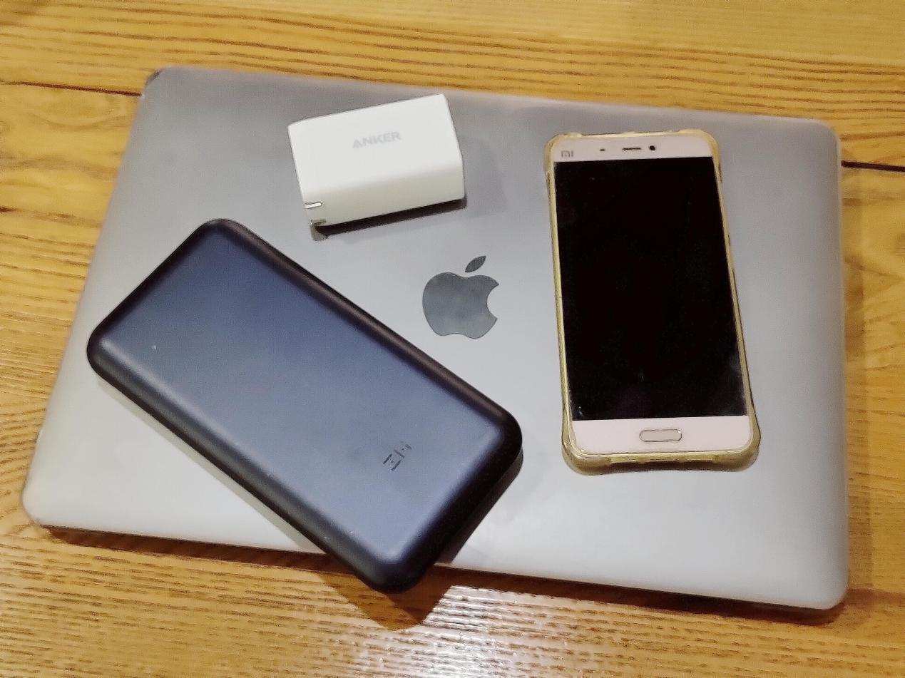 比原装充电器单口强，Anker 65W三口超能充上手体验