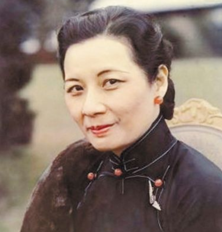 活了106岁的宋美龄：从小体弱，因癌症动过3次手术，有何高寿秘诀