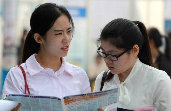 公务员未来可能转变为合同制，薪资会下调吗？22年考生需注意