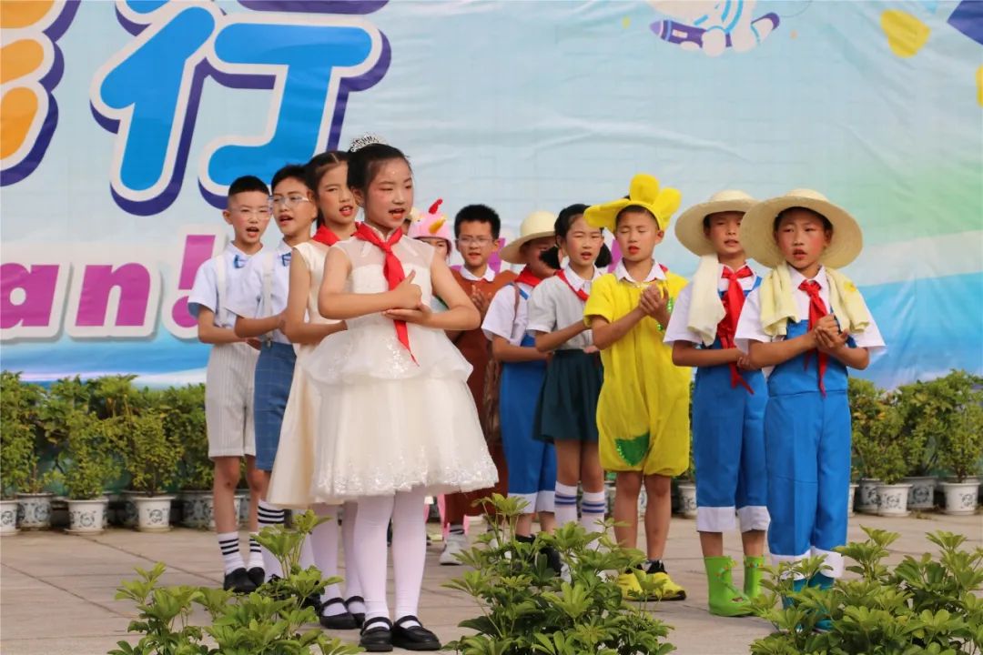 不负耕耘 拥抱收获｜记实小外国语学校满天星中队升旗仪式班级展示