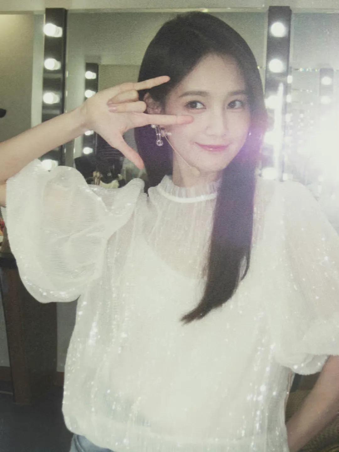 李一桐近期穿搭