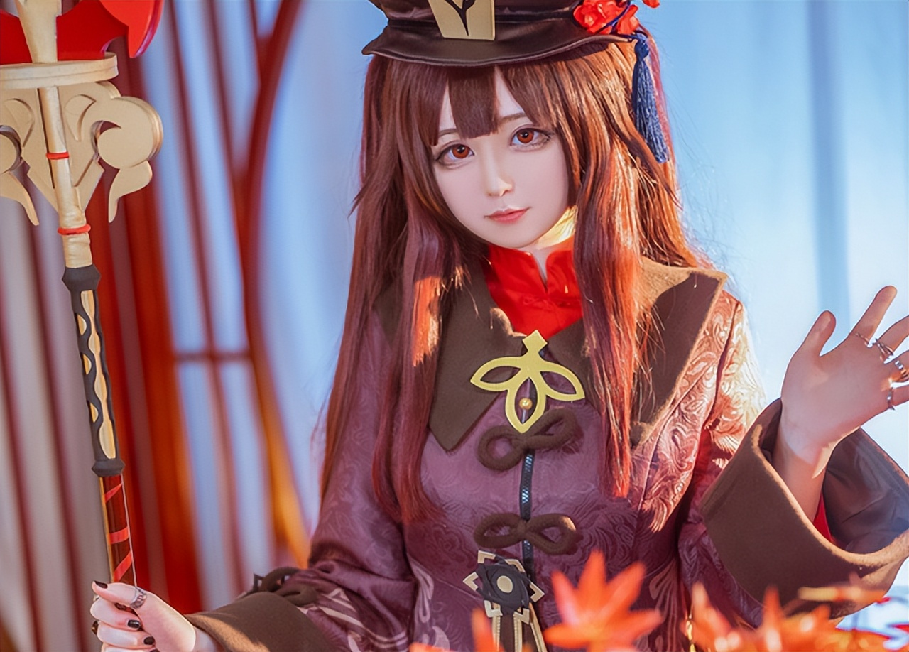 《原神》胡桃cos成片来袭,小萝莉表情拿捏到位,身材比例也很好