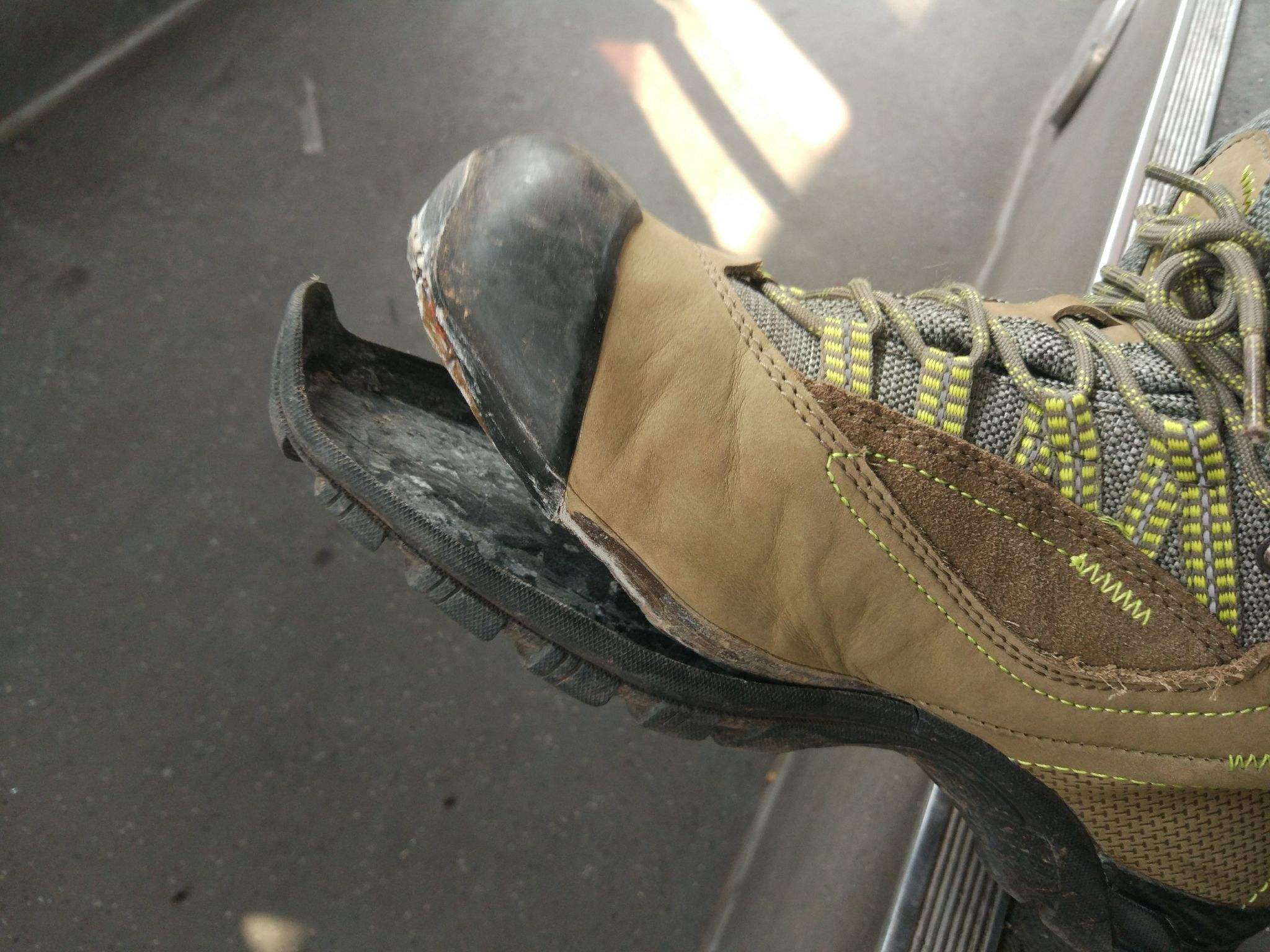 鞋子开胶还用502粘过时了教你(鞋子开胶还在用502粘?错!