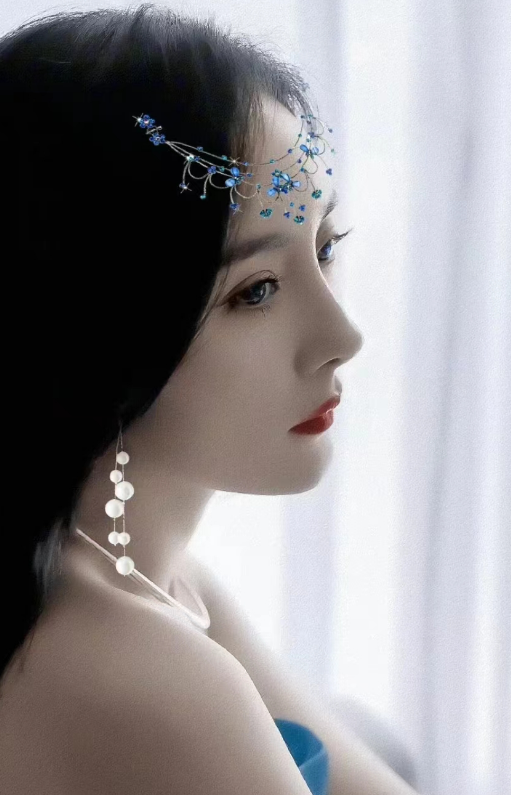 杨幂：不用刻意迎合别人，创造自己的价值就会闪闪发光，她这样做