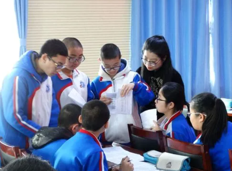 双减已实行一个学期，公立和私立学校有哪些差距？学生该如何选择