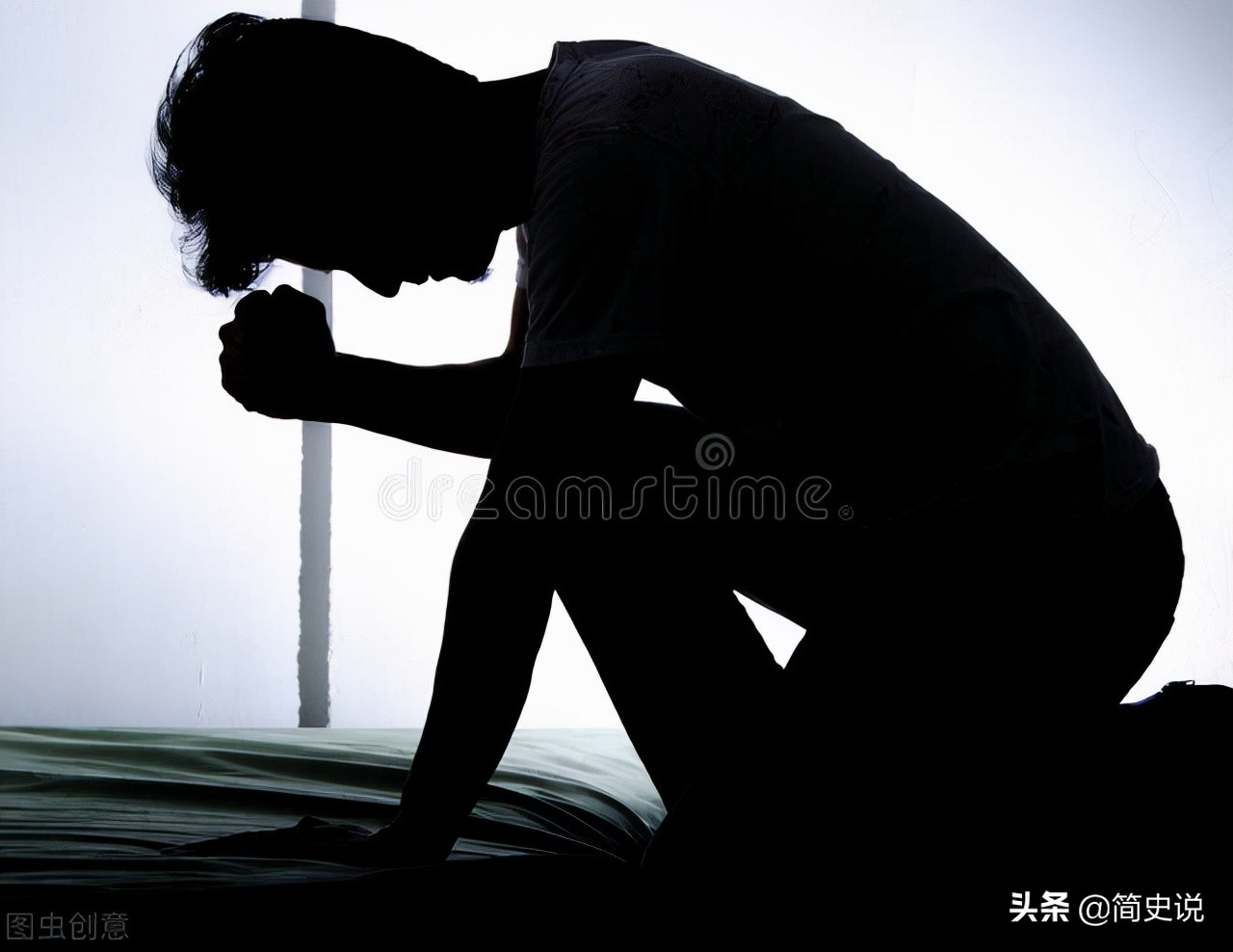 江苏小伙为躲避富婆回家，回家后女友车祸成植物人，富婆再找上门