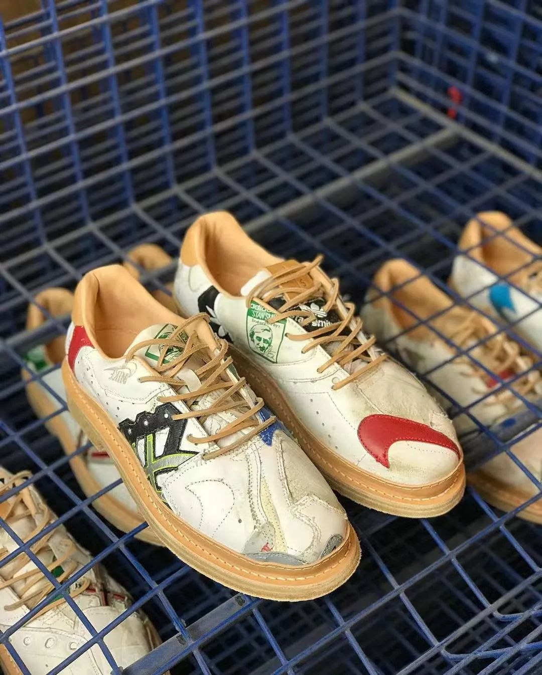 堪比球鞋届的"外科医生",把旧鞋改造玩出了不一样的高度,有这样两位