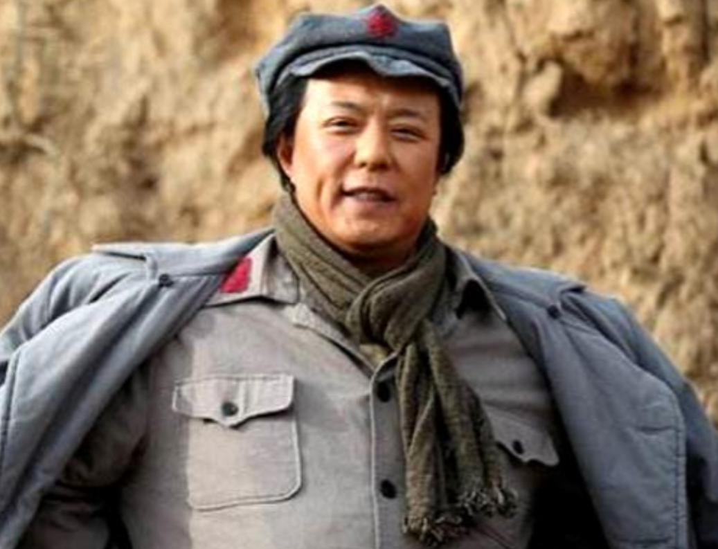 太像了，中国演毛泽东最牛的9个演员，唐国强仅排第2，张铁林倒数