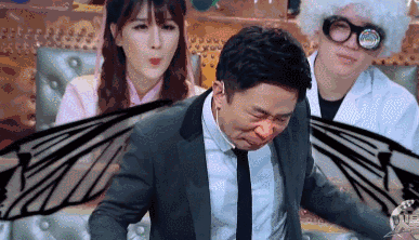 知名男星当众下跪，被谢娜捧红，成为综艺顶流的他，到底有惨？