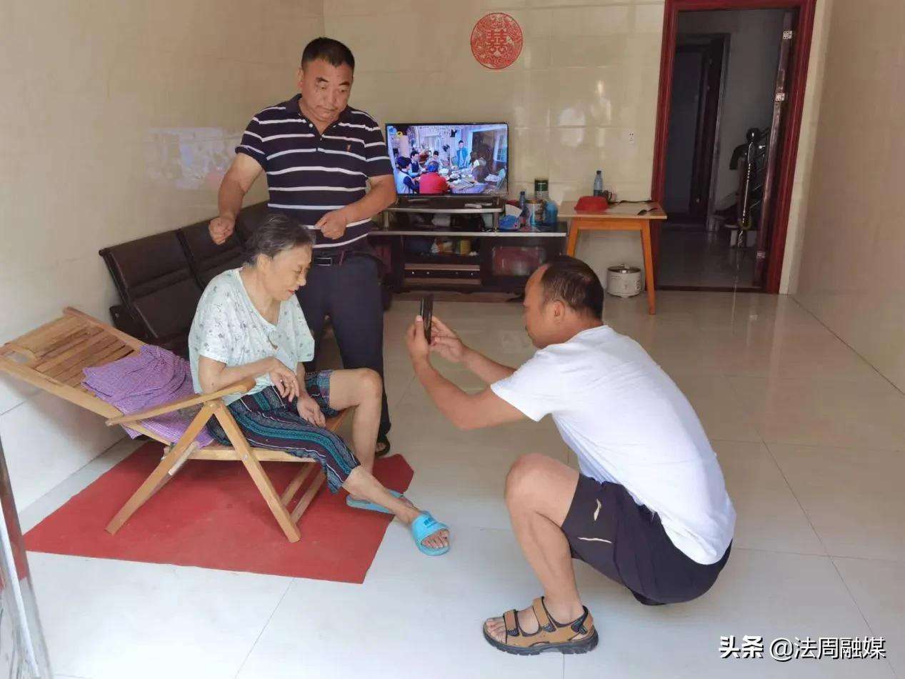 喜迎二十大 惠民到万家——澧县官垸镇开展养老保险政策宣传活动