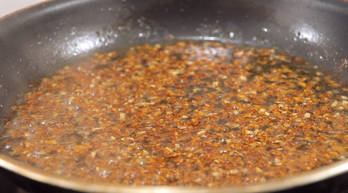 冬天里茄子还能这样吃，往里面打入一个鸡蛋，真香！别不懂吃