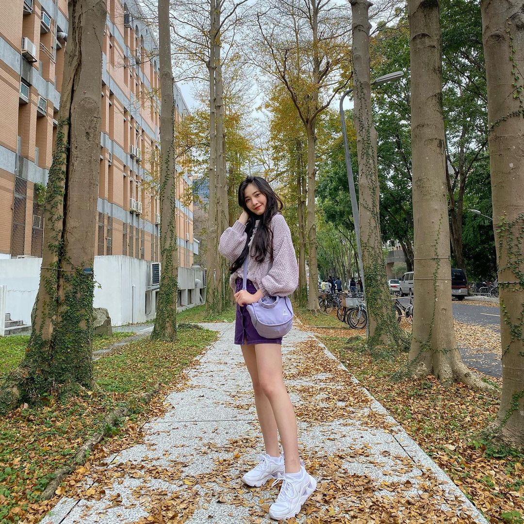 李㼈18岁的女儿李紫嫣高中毕业了，仙气照曝光粉丝都直呼好漂亮