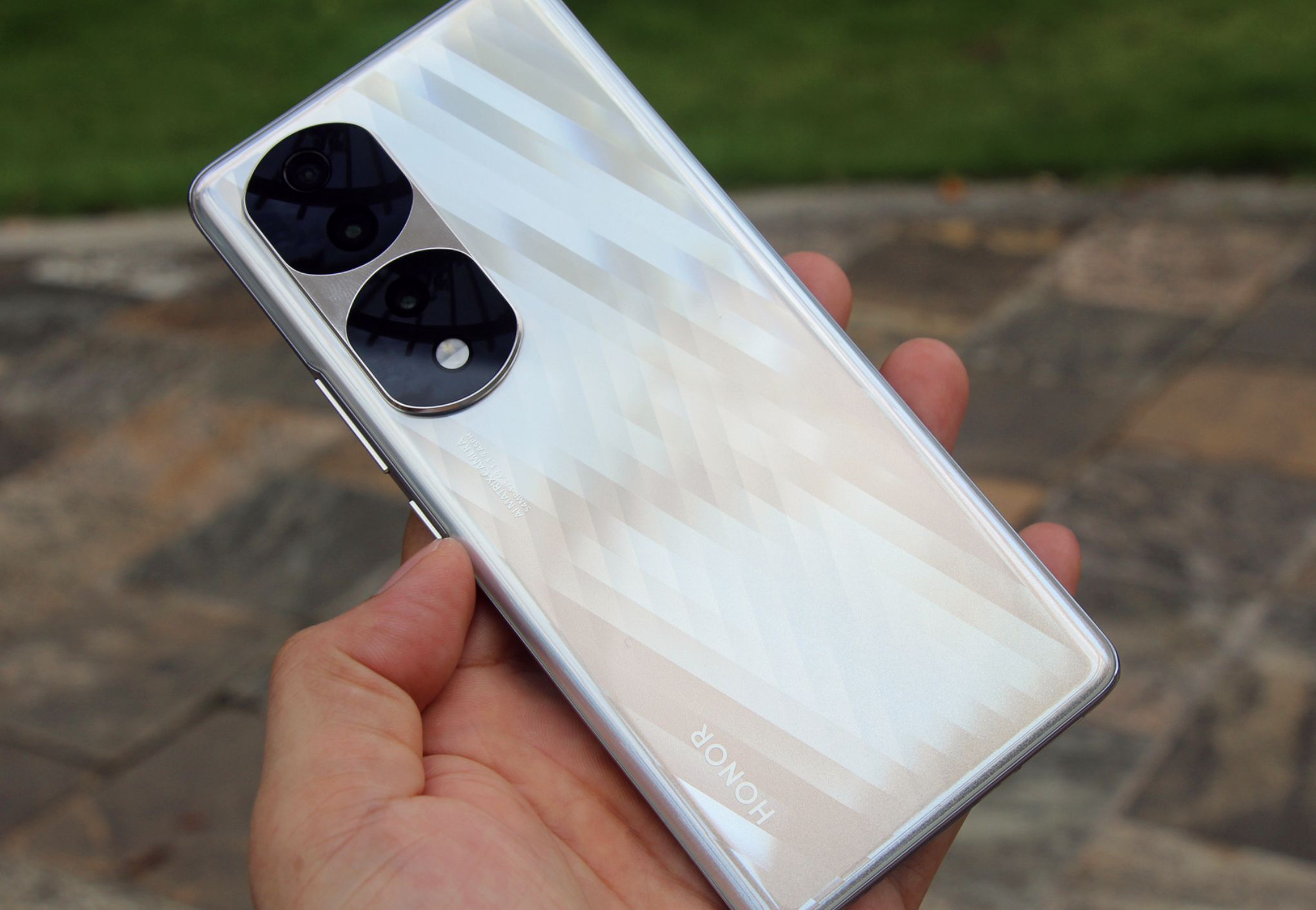 开卖2个月后，从3699元跌至2999元，荣耀70Pro价格明显松动