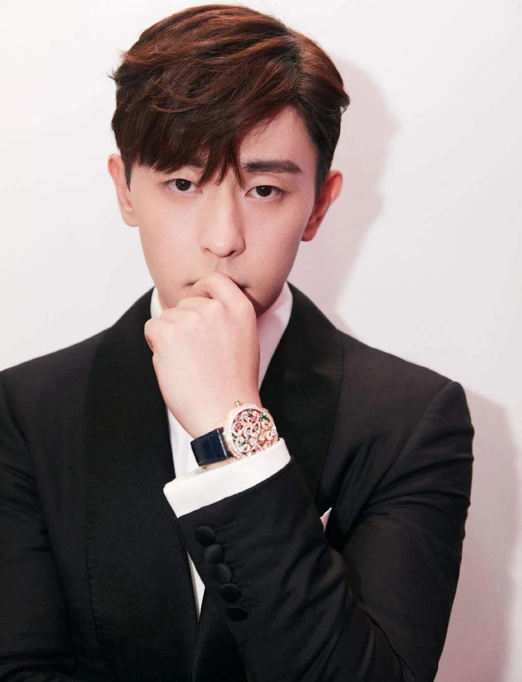 邓伦被罚106亿后家庭背景被深扒事业凉凉