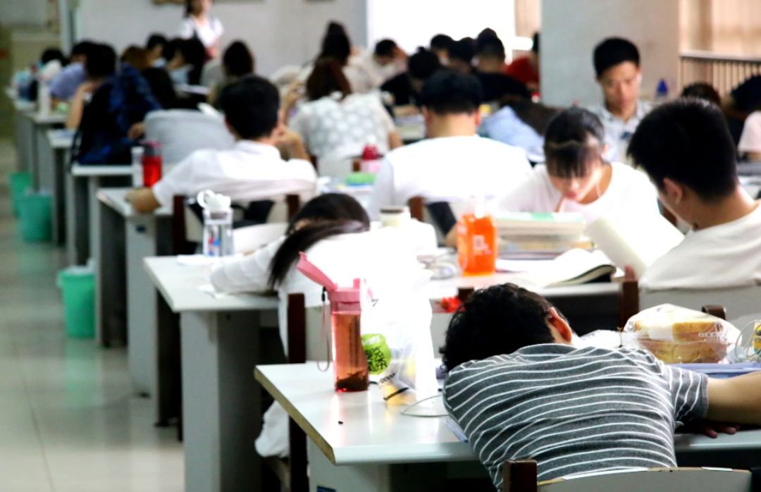 上大学在省外VS省内，两者差距不是一星半点，就业时可见分晓