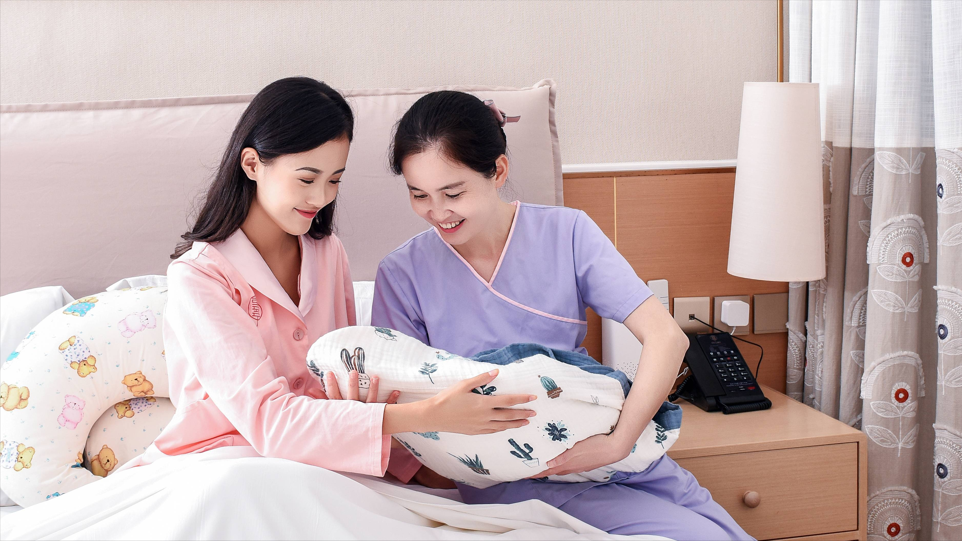 老师收入还不如保姆？15年收入翻8倍的月嫂，到底凭什么？