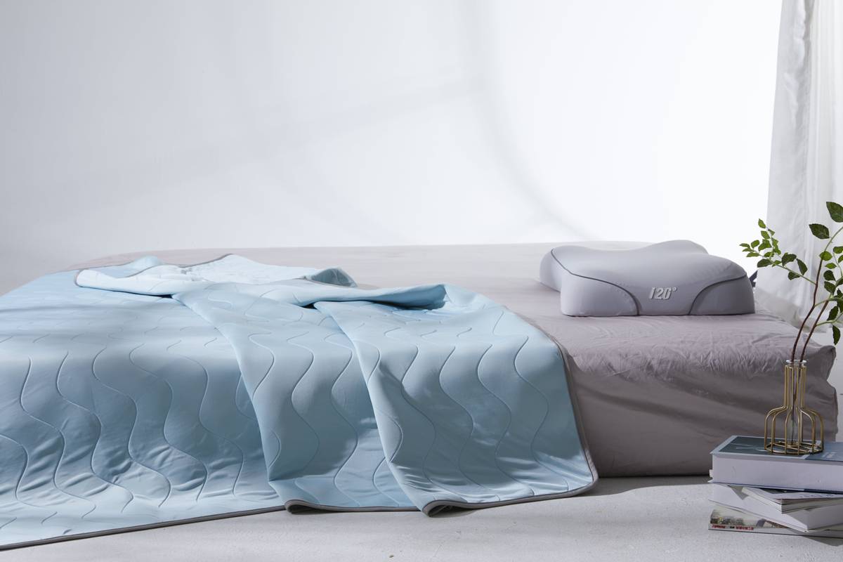 轻润凉意 裹住女朋友柔嫩肌肤——8H助眠乳胶Q弹空调被