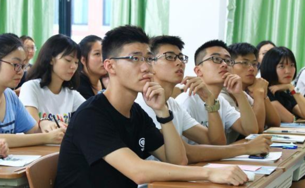 男生最佳身高是多少？180cm不是理想标准，学妹：这个身高刚刚好