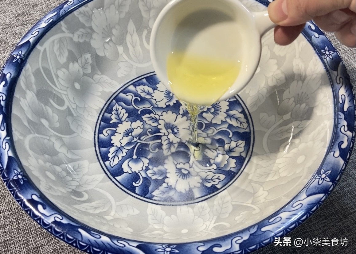一斤面粉7两水，教你一个炸油条配方，学会都可以开店，别错过
