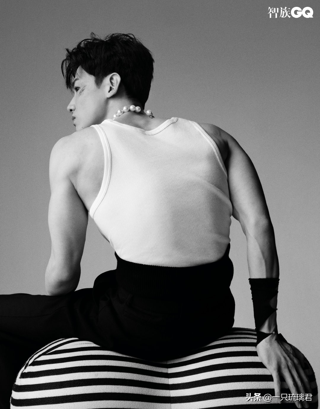 白敬亭晒最新露胸肌性感照,粉丝:我眼都看直了