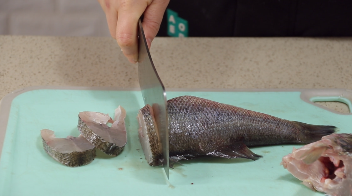 春天，遇到这鱼别手软，刺少肉多，这样做后蒜香味十足