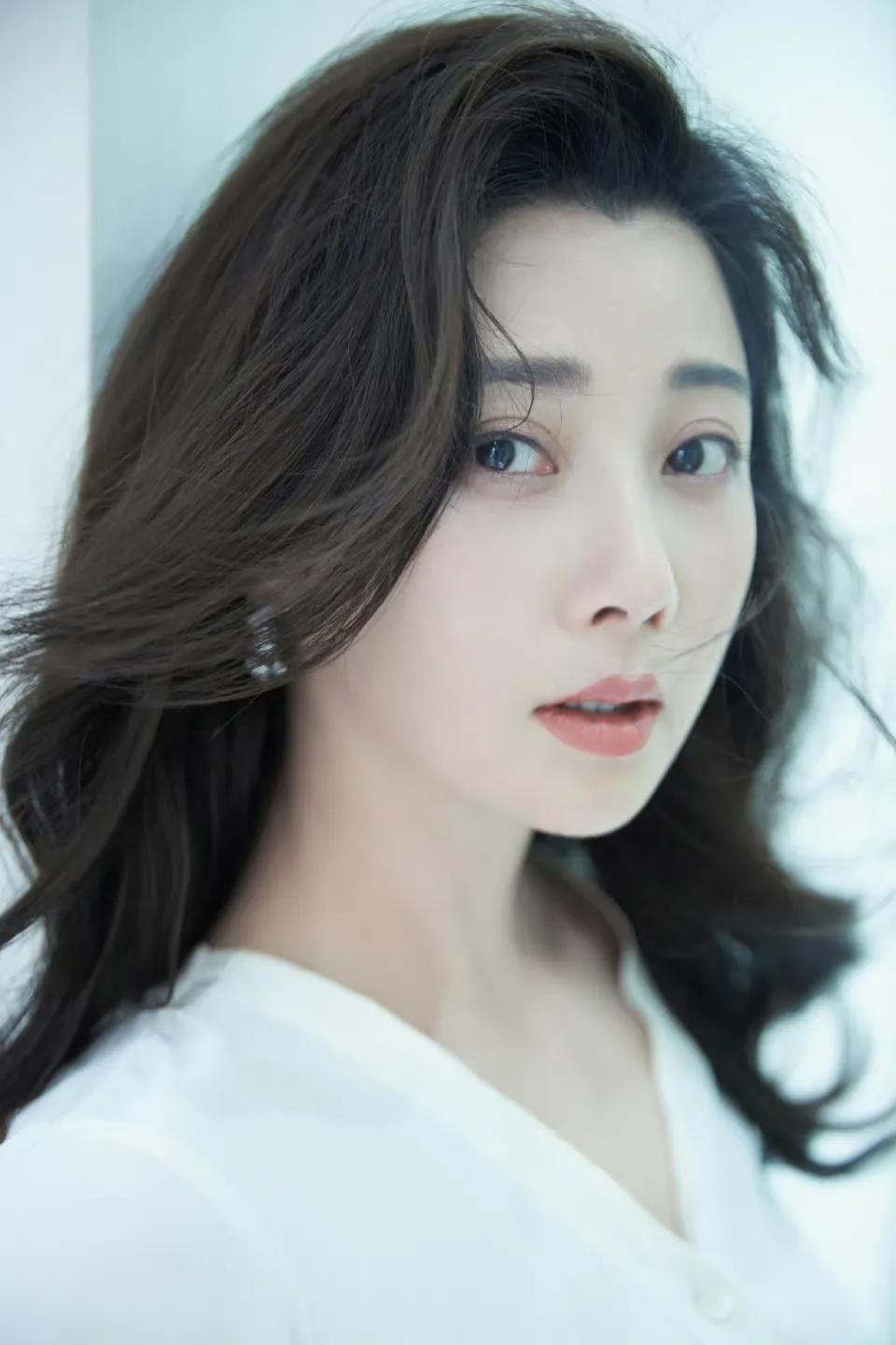 明星系列：印象中殷桃出演的都是家庭妇女角色，现实中依然那么美