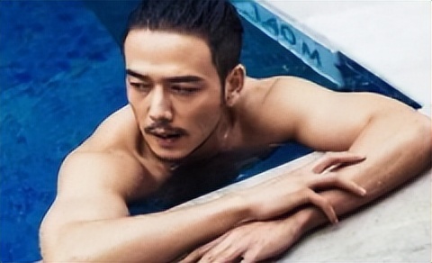 杨烁：从红极一时到被万人嘲讽，成也“小包总”，败也“小包总”