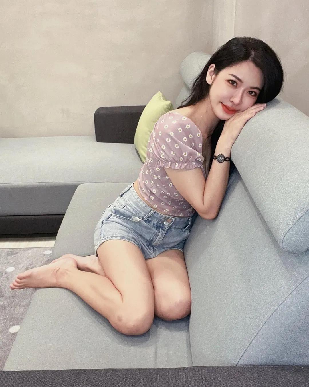 黑丝袜长腿美女「徐蕾蕾」干练气质太逼人！-哪边嗨