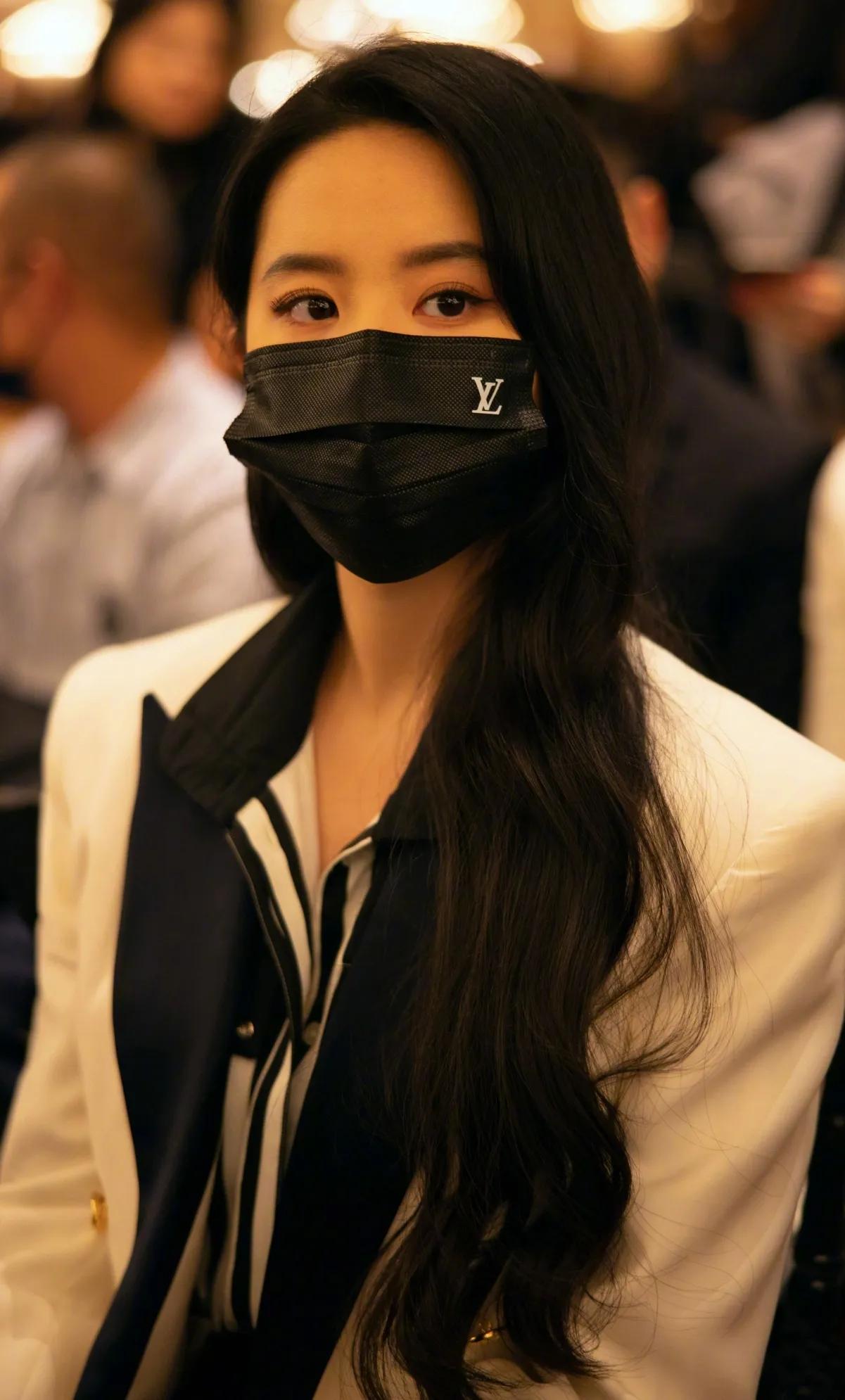 神仙姐姐又霸屏了，内娱颜值天花板刘亦菲美图欣赏