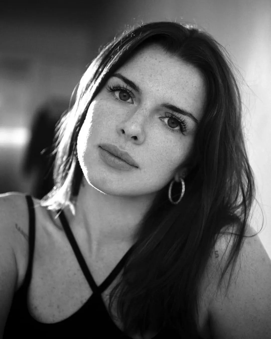 从寂寂无名之辈变身时尚巨星，恭喜娅娅