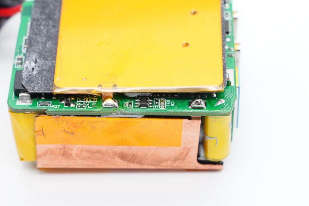 一个顶三个，支持三设备同时快充，安克100W氮化镓超能充拆解