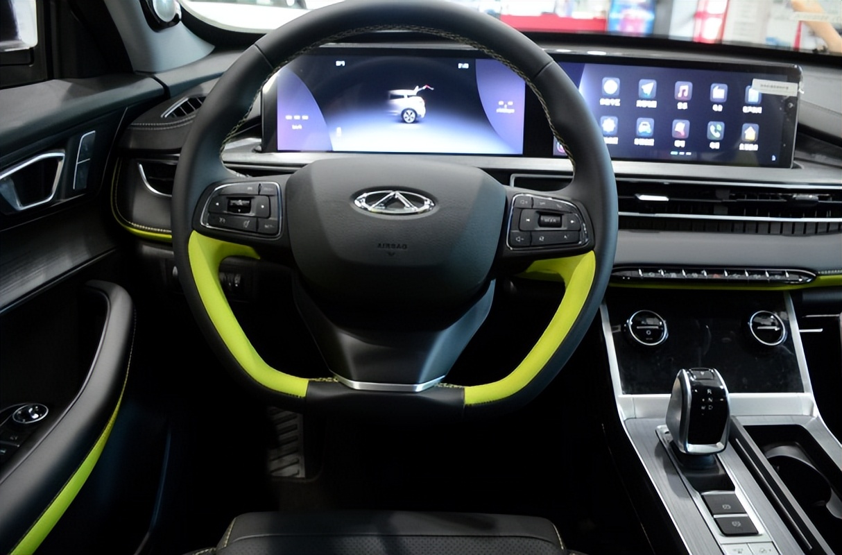 开的快更要开的帅 瑞虎7 PLUS贵妃黄限定版到店实拍