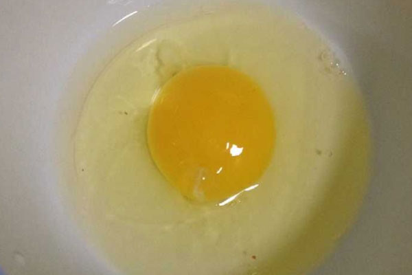 每天早上吃个鸡蛋，有哪些好处？身体3个变化明显，但吃法要选对