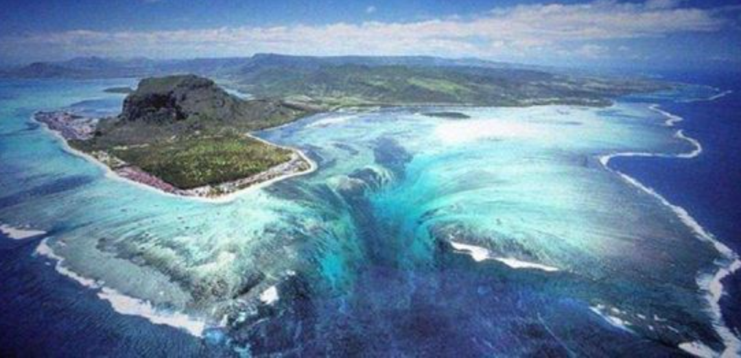 ��ѧ�ҷ��֣�ÿ��Լ��30�ڶֵĺ�ˮ�����ᣲ㣬�����Ǻ�ԭ��