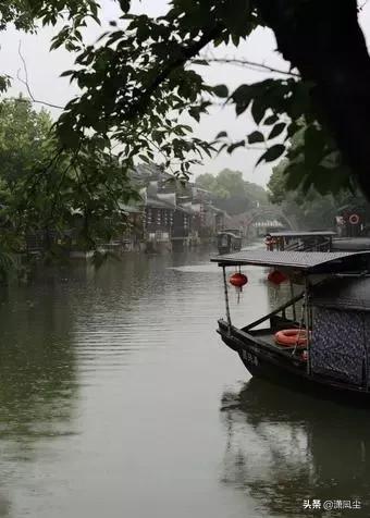 写雨天的句子唯美200字(20句关于烟雨天的唯美短句)