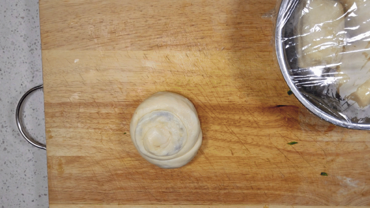 葱油饼的做法 家常（4分钟做出外酥里嫩分层多的葱花饼）