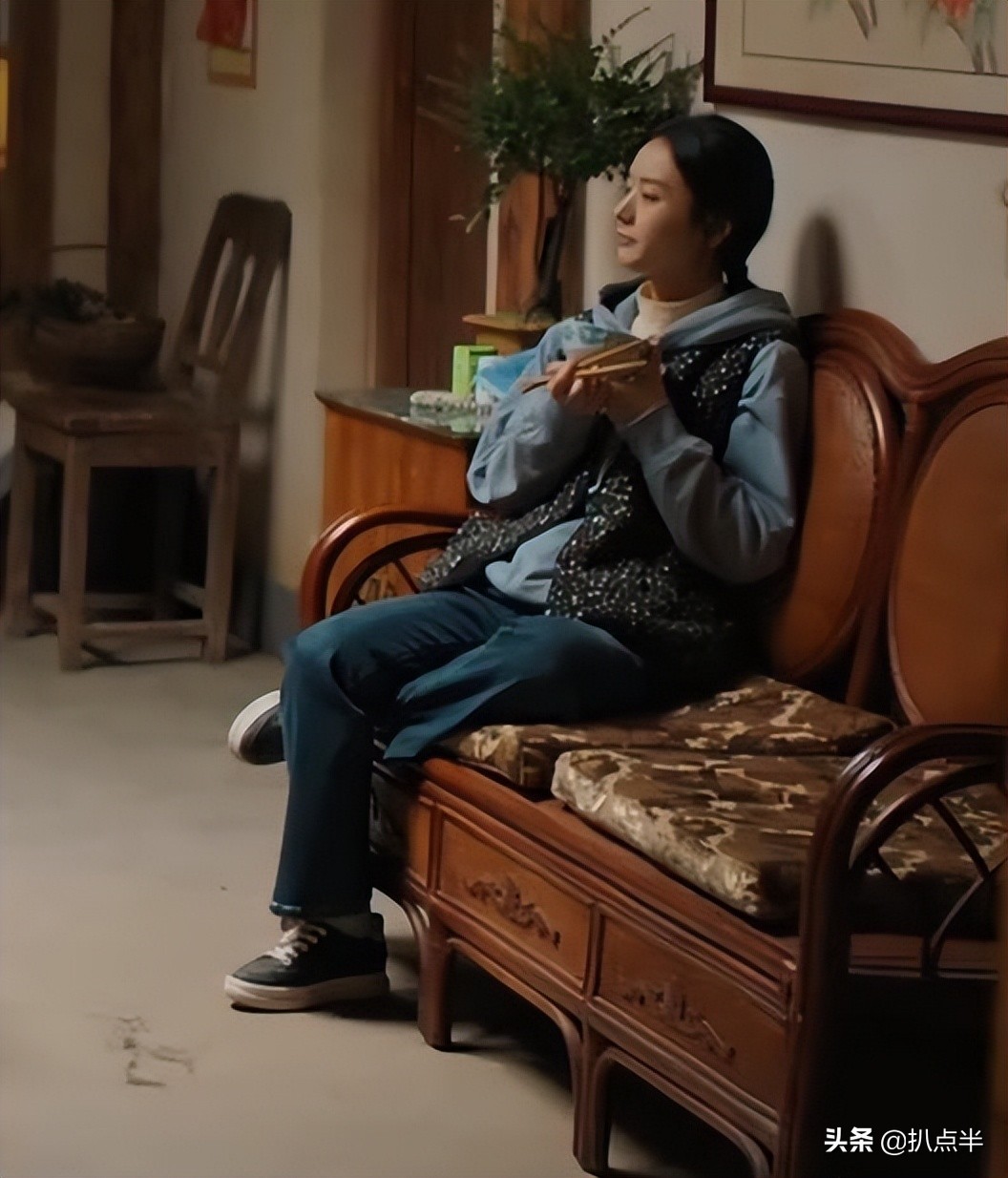 同样演农村姑娘，把赵丽颖、童瑶和热依扎放在一起，就看出差距了