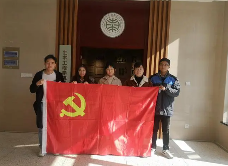 大學生入黨的決定權在這2人手里，與成績無關？大四學姐說出真相